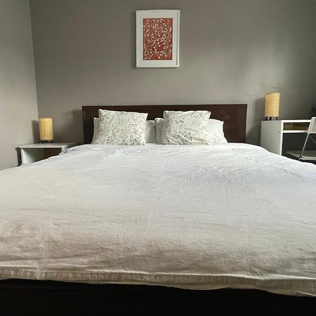 Private Room With Queen Bed In Richmond 202 Exteriér fotografie